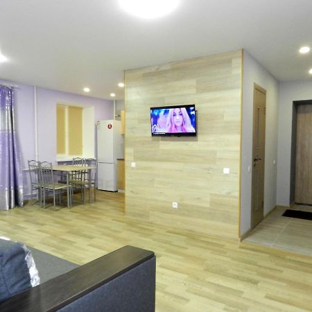 3-Room Apartment Near Inturist On Sobornyi Avenue 156, By Grandhome Zaporizhia Εξωτερικό φωτογραφία