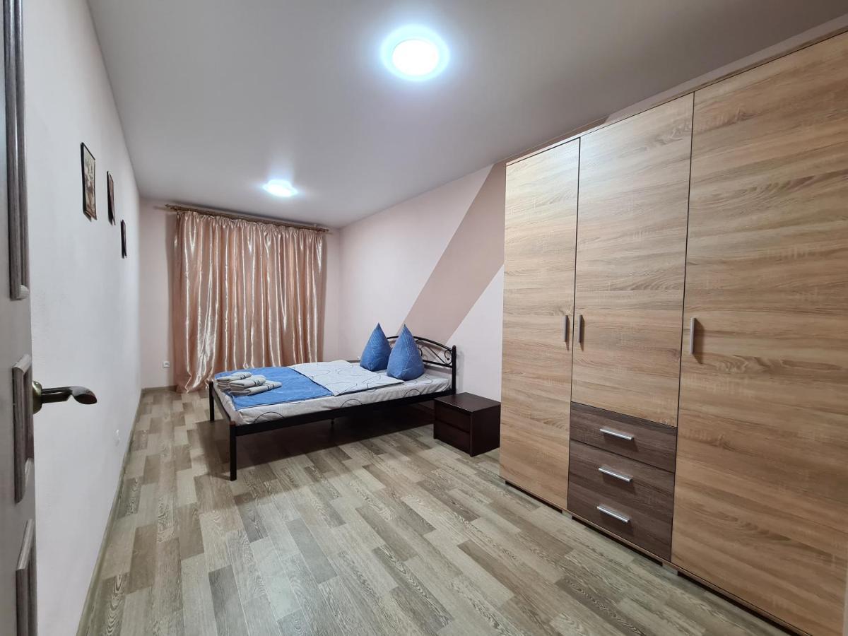 3-Room Apartment Near Inturist On Sobornyi Avenue 156, By Grandhome Zaporizhia Εξωτερικό φωτογραφία