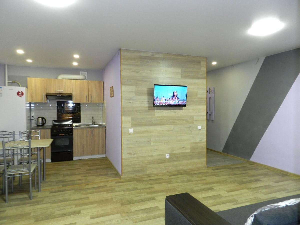 3-Room Apartment Near Inturist On Sobornyi Avenue 156, By Grandhome Zaporizhia Εξωτερικό φωτογραφία