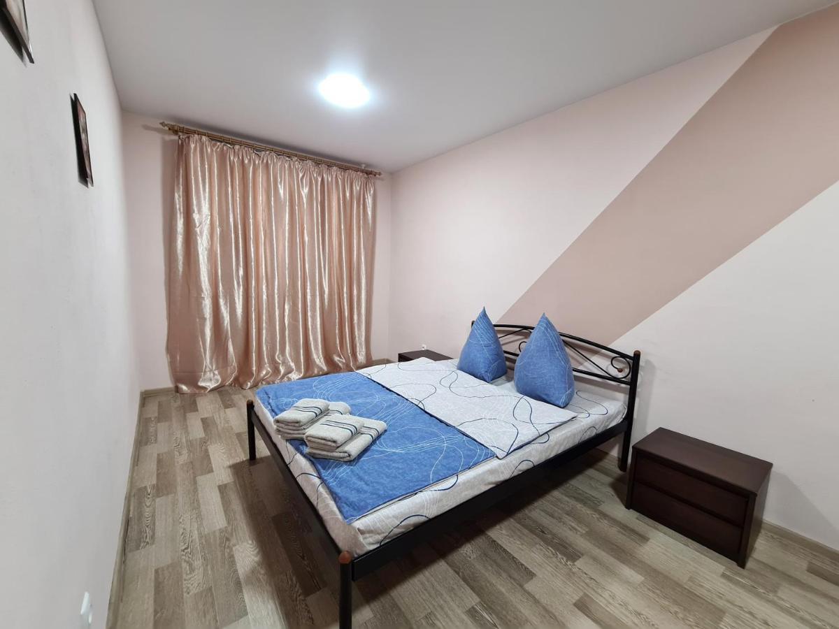 3-Room Apartment Near Inturist On Sobornyi Avenue 156, By Grandhome Zaporizhia Εξωτερικό φωτογραφία